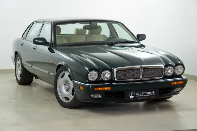 Jaguar XJR