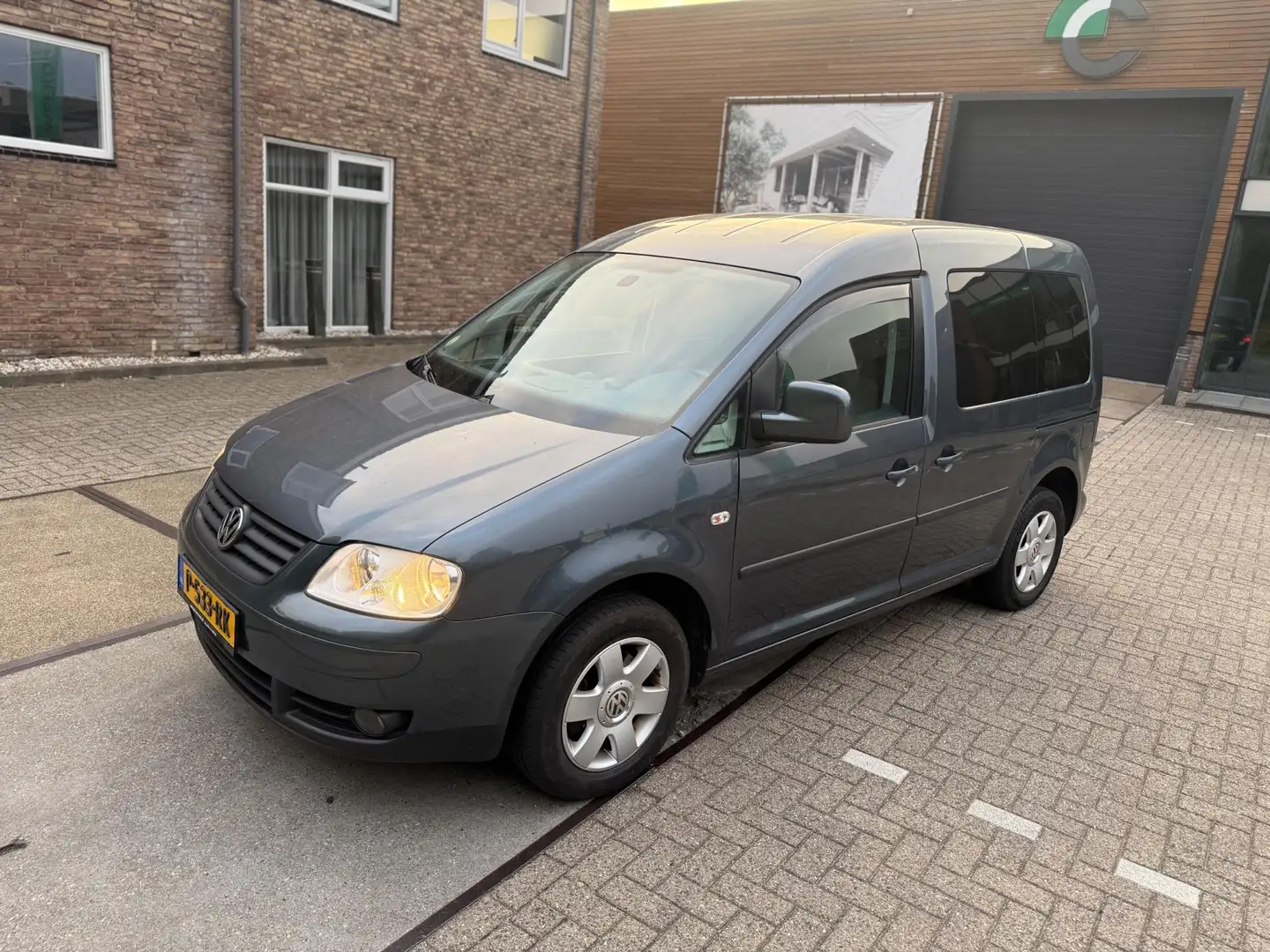 Volkswagen Caddy 1.6 Comfortline 5p. Grijs - 2