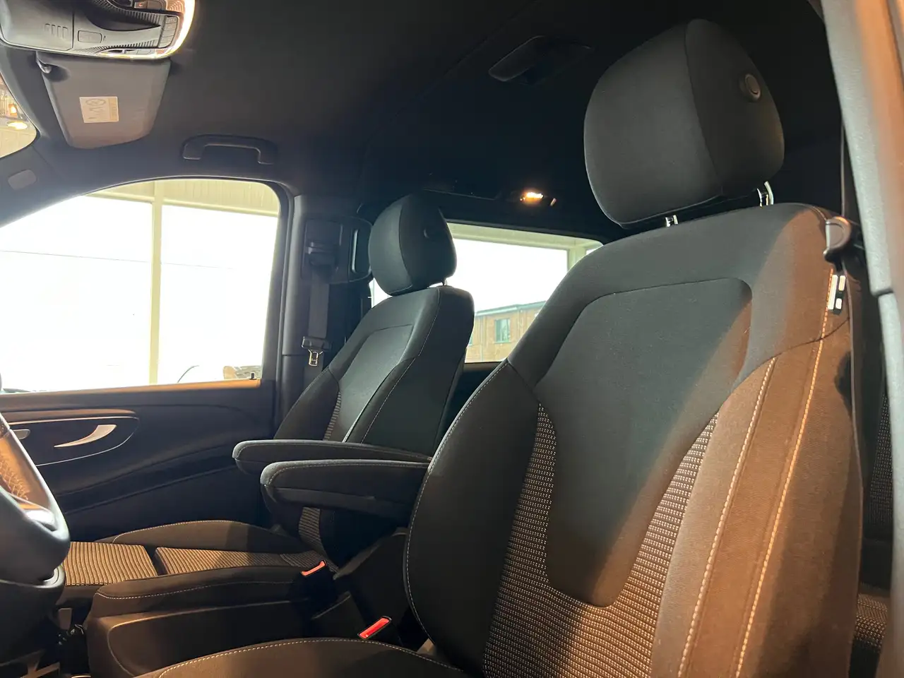 Mercedes-Benz V-Class d LWB L2 AMG-Line Elektr. Deuren Trekhaak 6 zits Navi LED Sfeer Standverw.-Dakrails-Elek.Spiegels- Camera, миниатюра 8