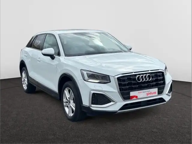 Audi Q2 view 5