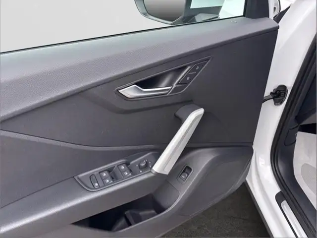 Audi Q2 view 18