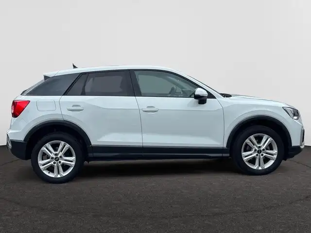 Audi Q2 view 4