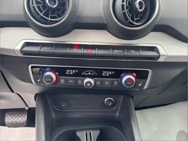 Audi Q2 view 21