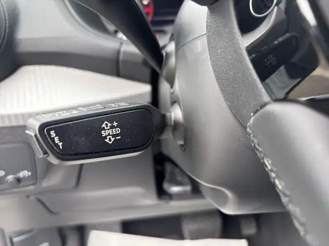 Audi Q2 view 8