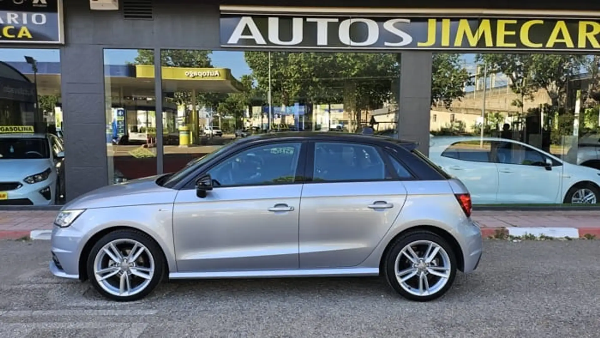 Audi A1 Sportback 1.0 TFSI Adrenalin2 Grau - 2