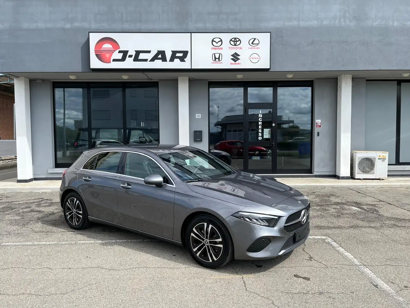 Mercedes-Benz A 180 A 180 AMG Line Premium Plus auto Grau - 1