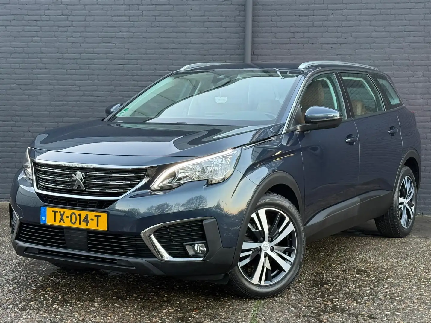 Peugeot 5008 1.2 PureTech Blue Lease Executive CARPLAY | PDC | Blauw - 1