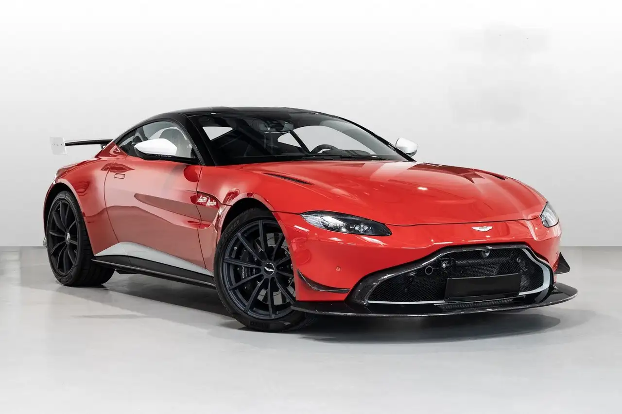Aston Martin V8
