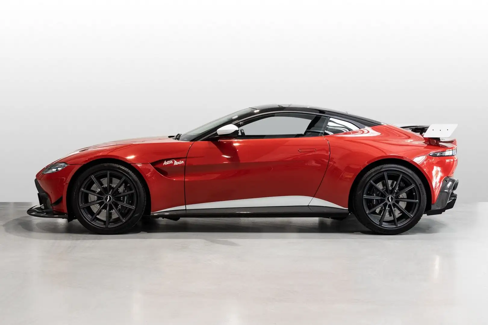 Aston Martin V8 Vantage F1 Heritage Racing Edition | 1 of 60 Roşu - 2