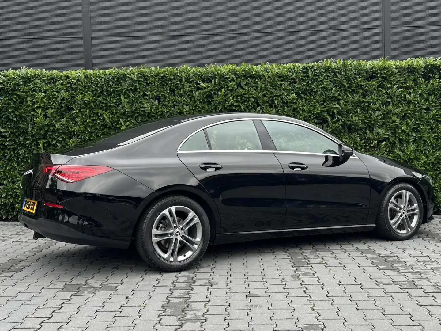 Mercedes-Benz CLA 180 d Business Solution NL AUTO, NAP, NIEUW MODEL, LED Zwart - 2