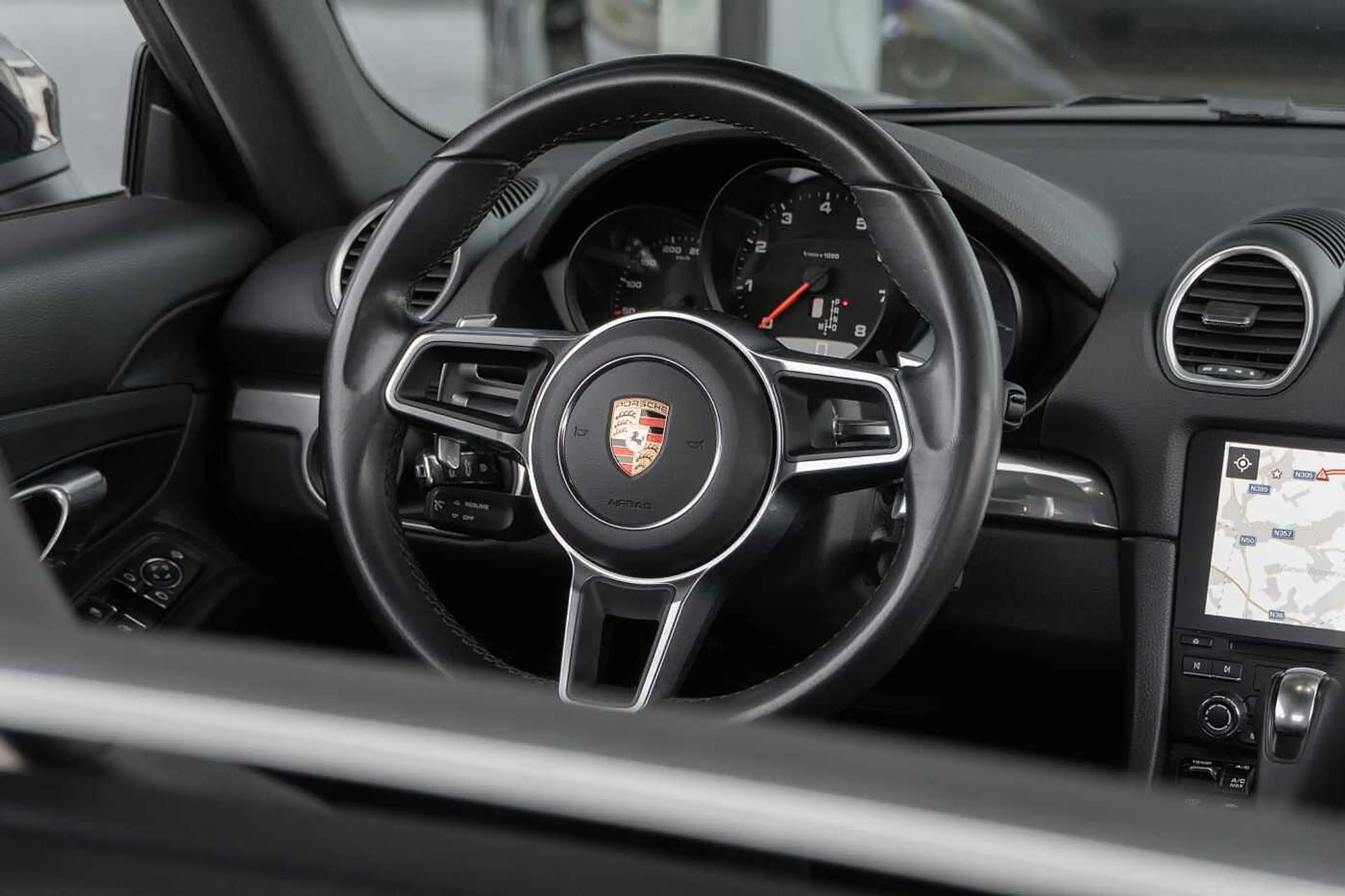 Porsche Cayman 718 — photo 11