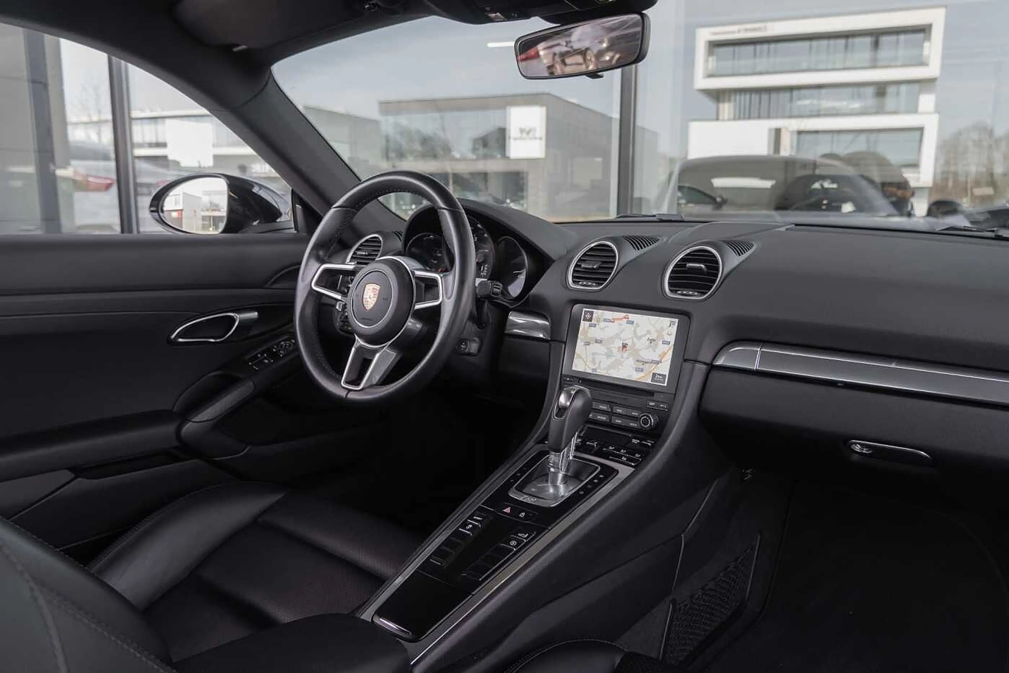 Porsche Cayman 718 — photo 9