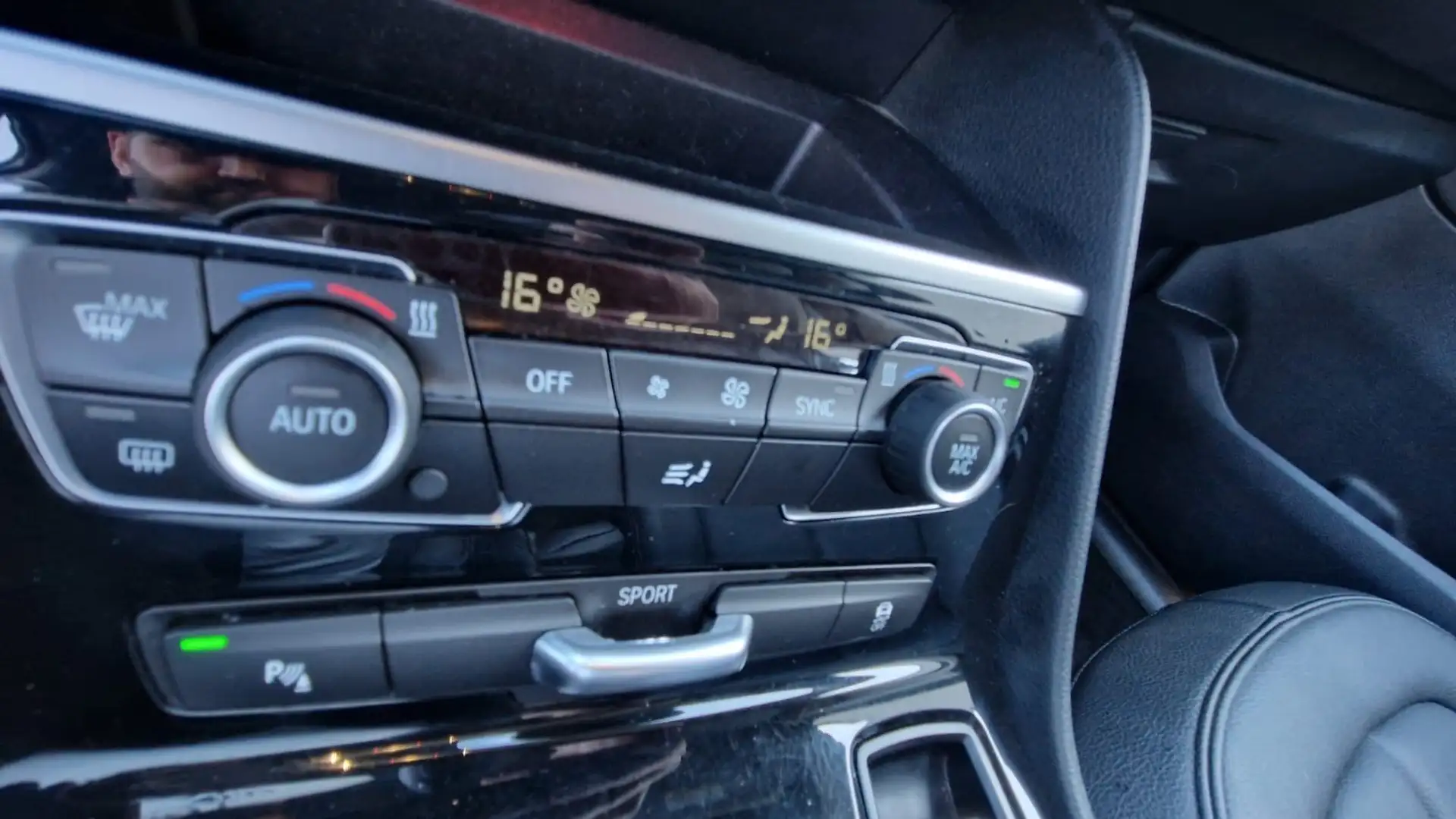 BMW 216 Active Tourer d Zwart - 2