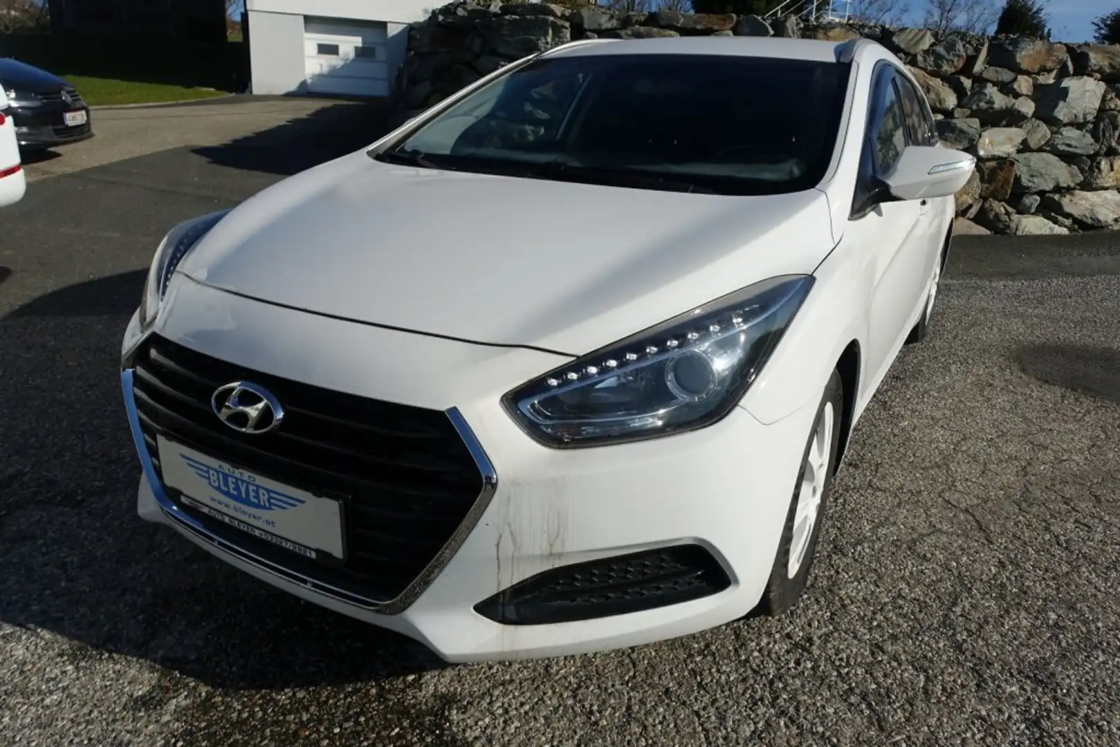 Hyundai i40 Kombi Style 1,7 CRDi Start/Stopp Bílá - 1