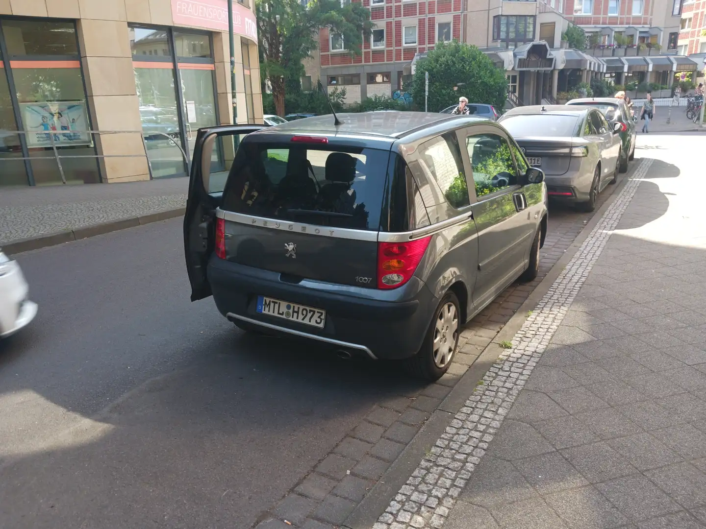 Peugeot 1007 1007 110 2-Tronic Premium Šedá - 2
