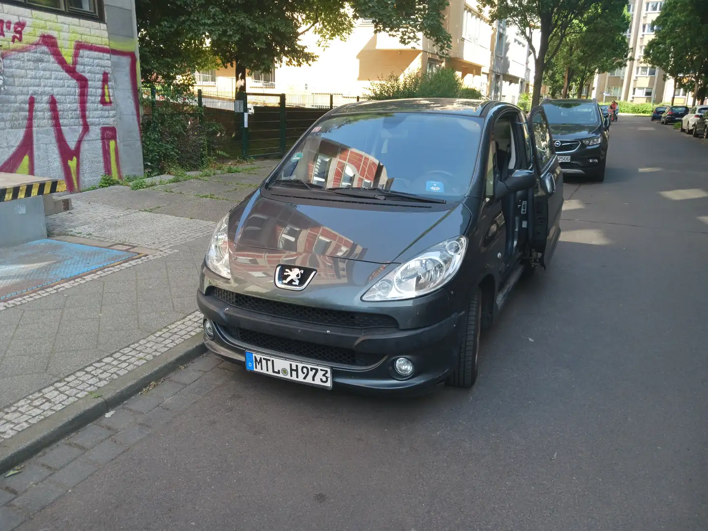 Peugeot 1007 1007 110 2-Tronic Premium Šedá - 1
