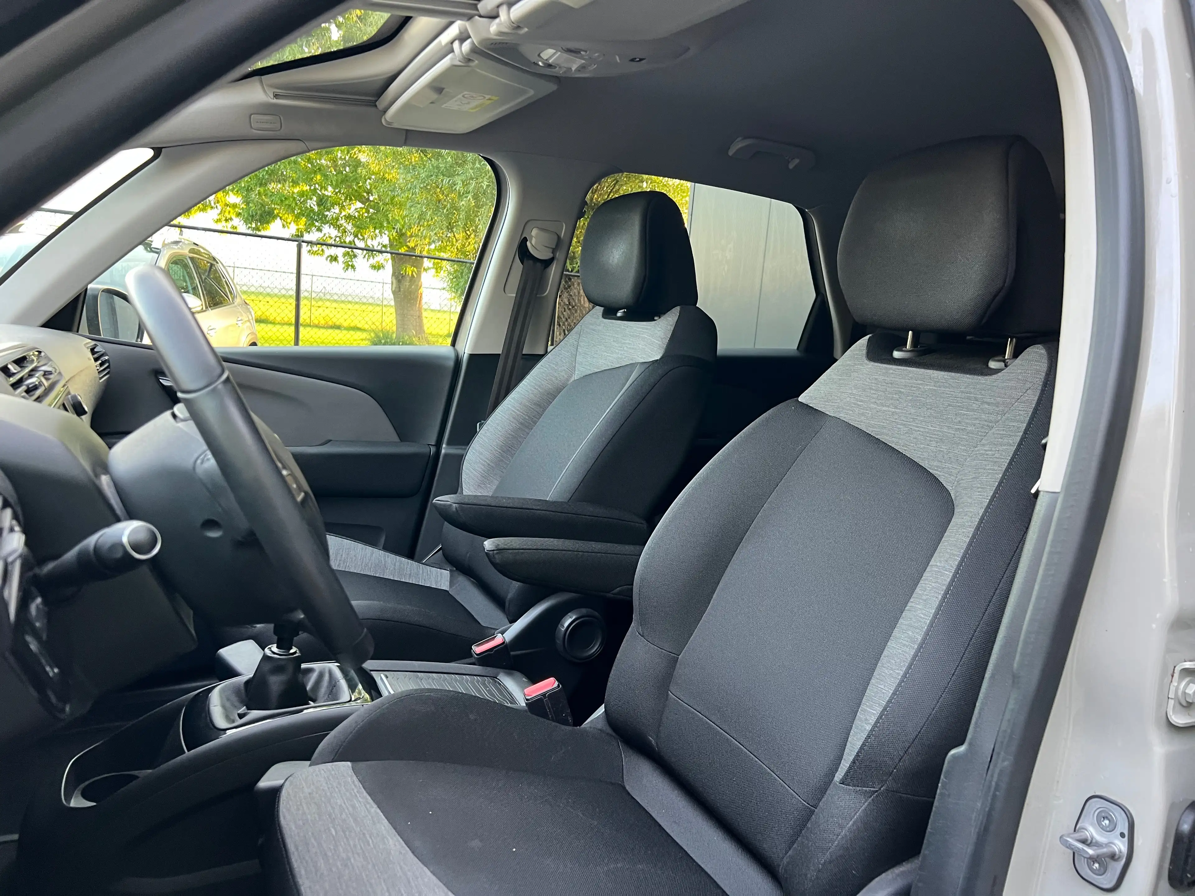 Citroen C4 Picasso 1.6 BlueHDi Navi Camera CruiseCntrl 48.573Km Keyless LED — photo 12