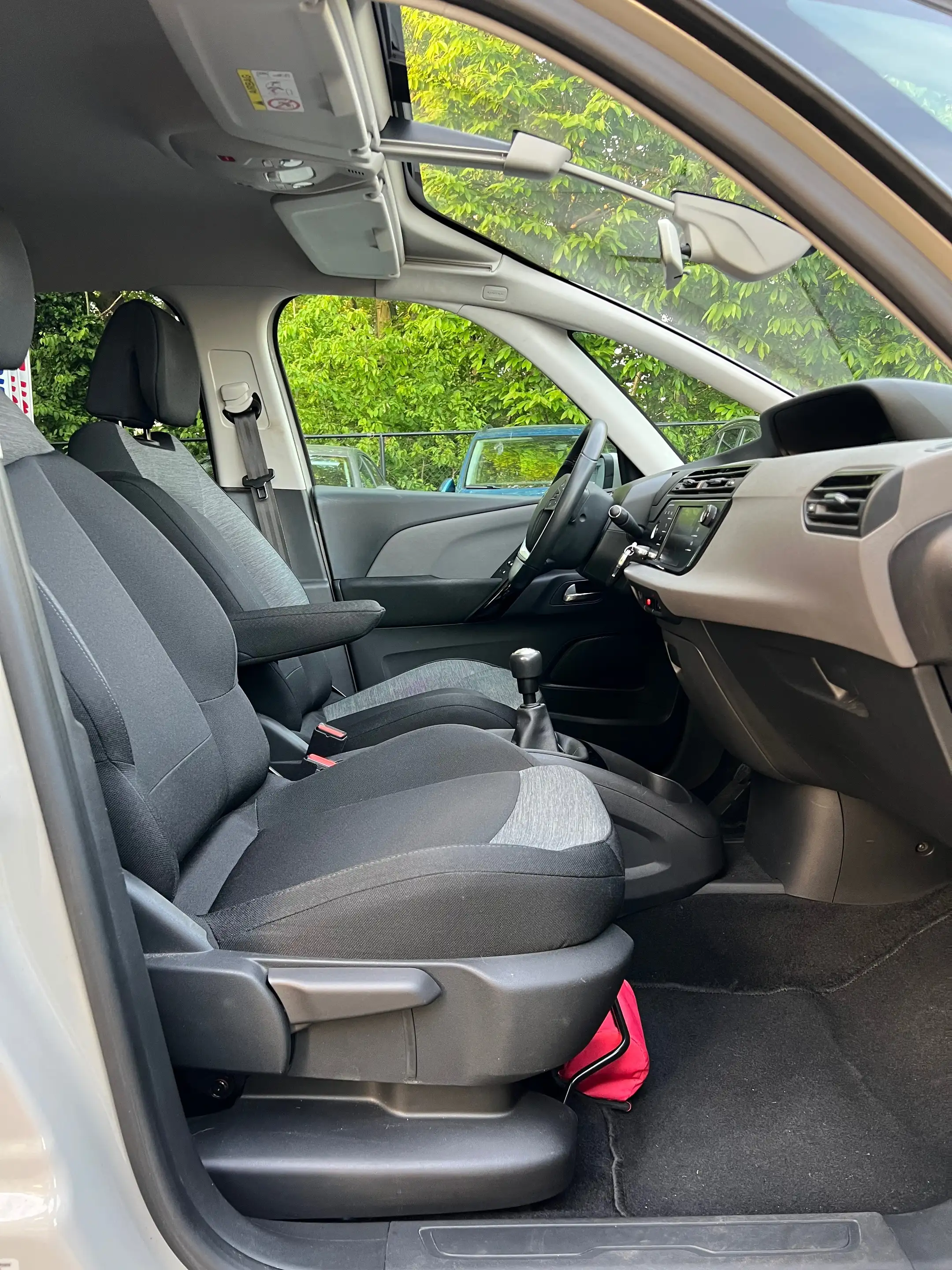 Citroen C4 Picasso 1.6 BlueHDi Navi Camera CruiseCntrl 48.573Km Keyless LED — photo 9