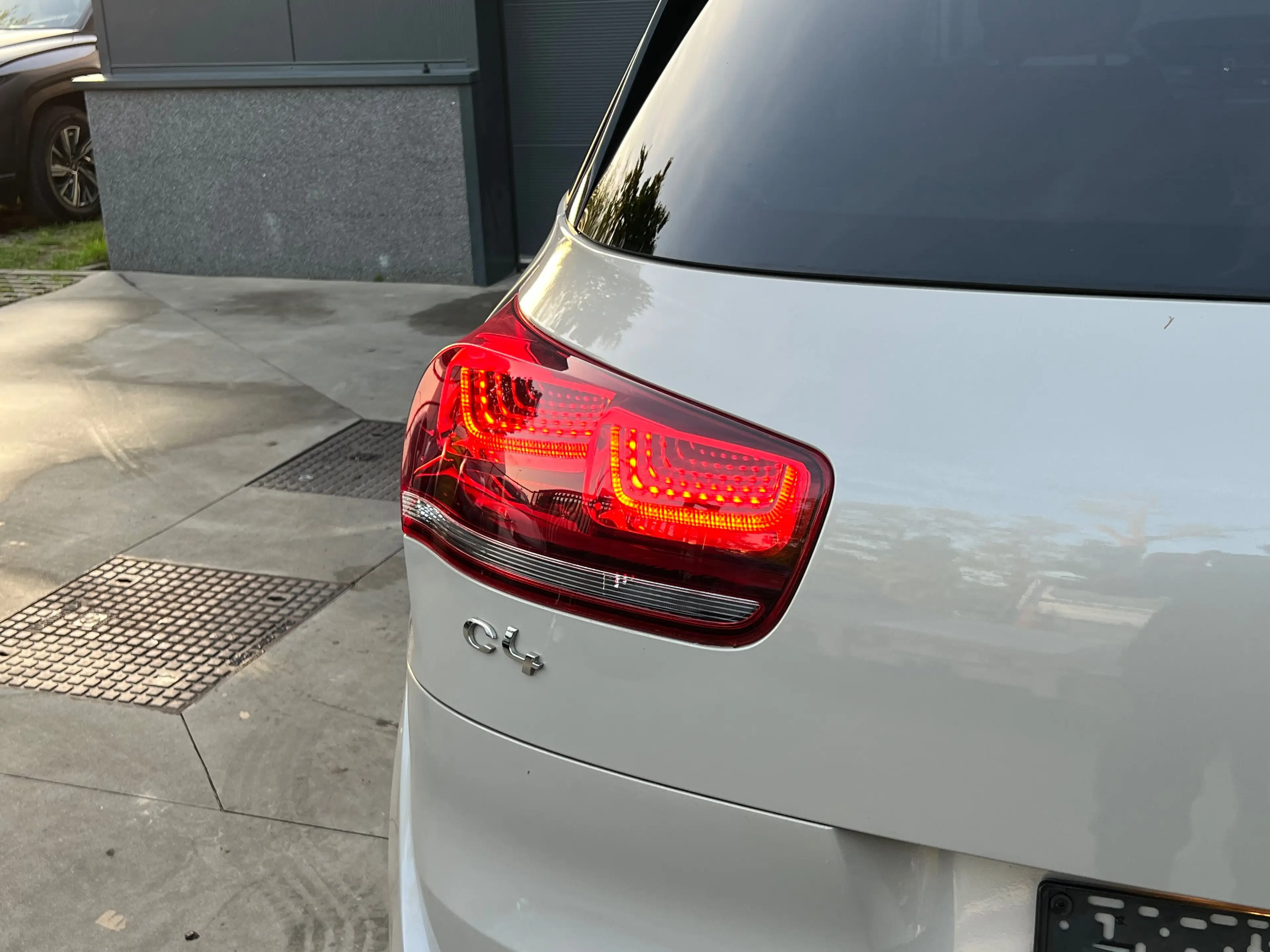 Citroen C4 Picasso 1.6 BlueHDi Navi Camera CruiseCntrl 48.573Km Keyless LED — photo 8