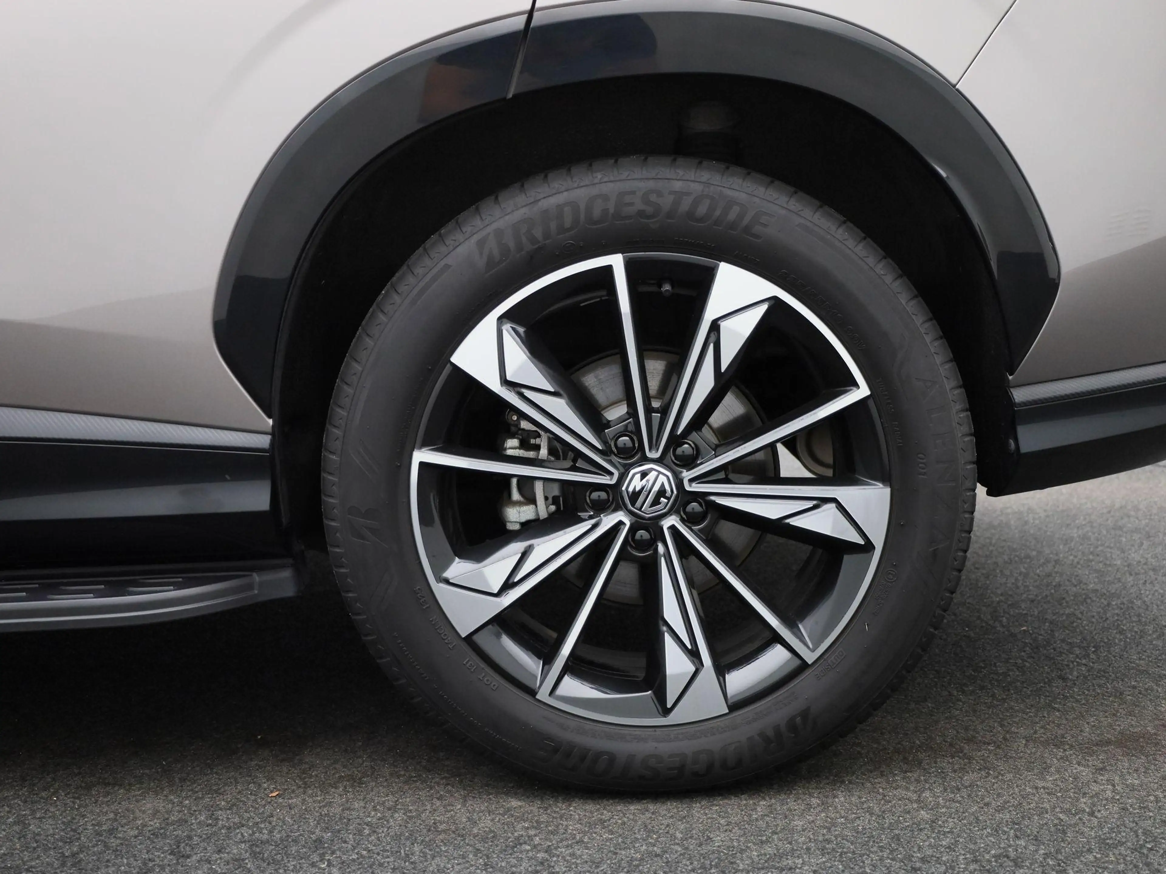 MG HS MG PHEV 1.5 Luxury — photo 13