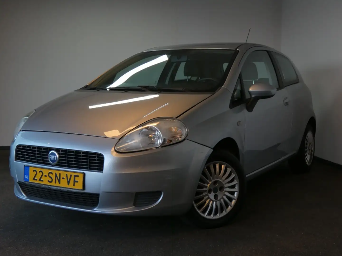 Fiat Grande Punto 1.2 Active Nwe APK Grijs - 1