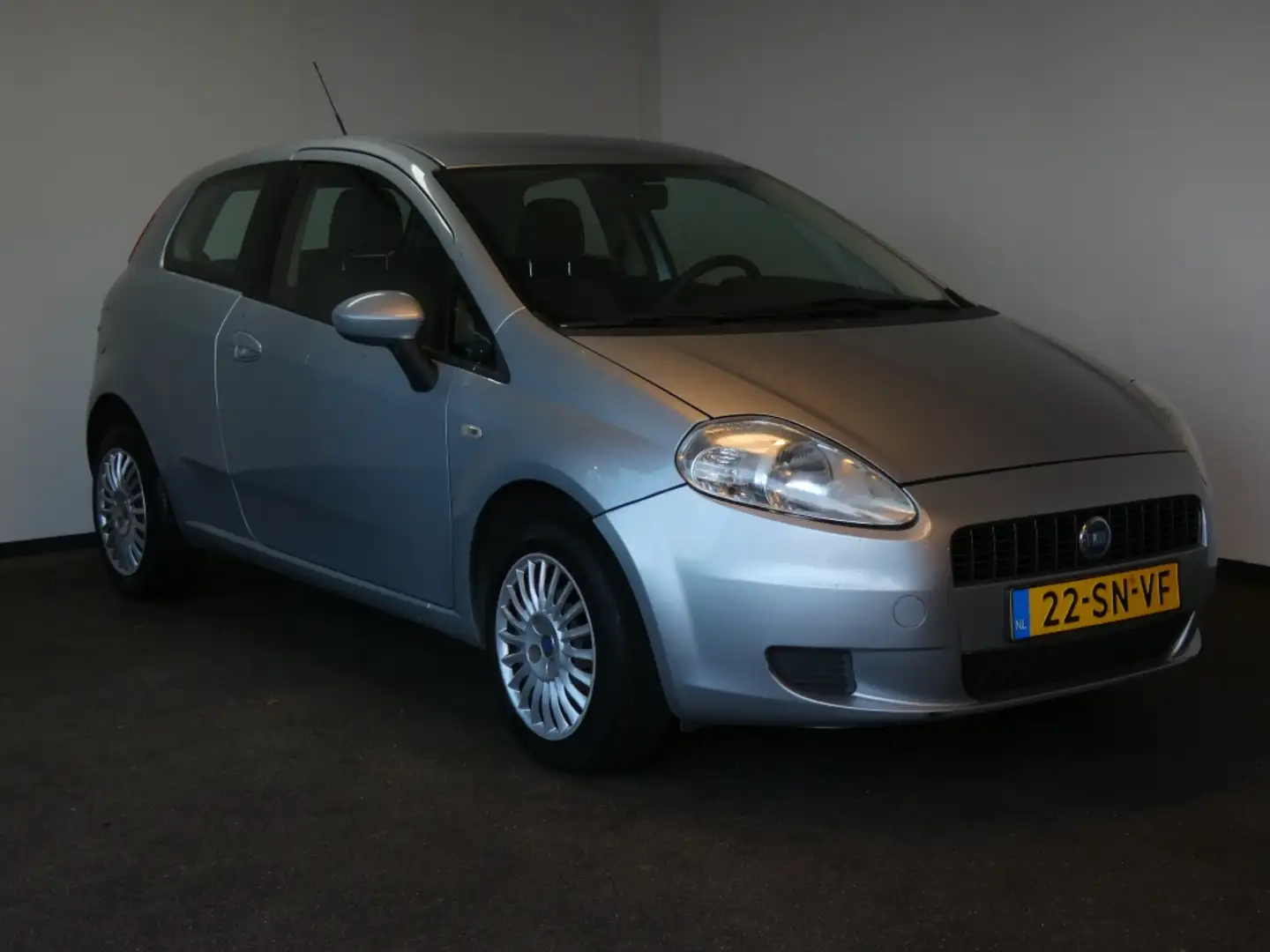 Fiat Grande Punto 1.2 Active Nwe APK Grijs - 2