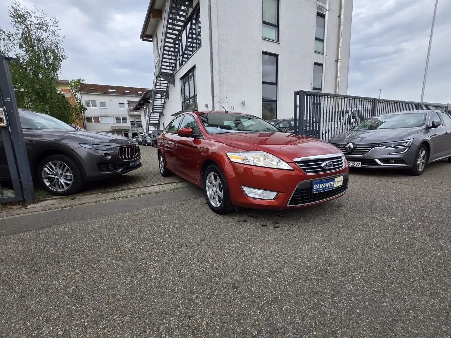 Ford Mondeo Lim. Ghia Orange - 1