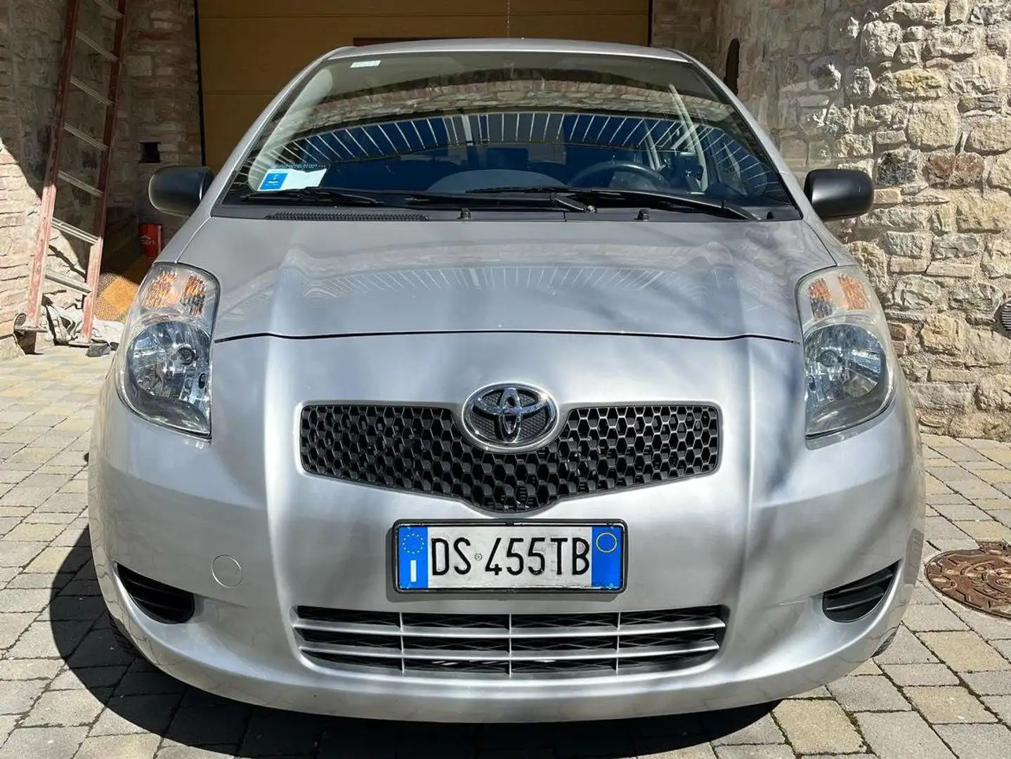 Toyota Yaris Yaris+II+2005+5p+1.0+Now Grigio - 2