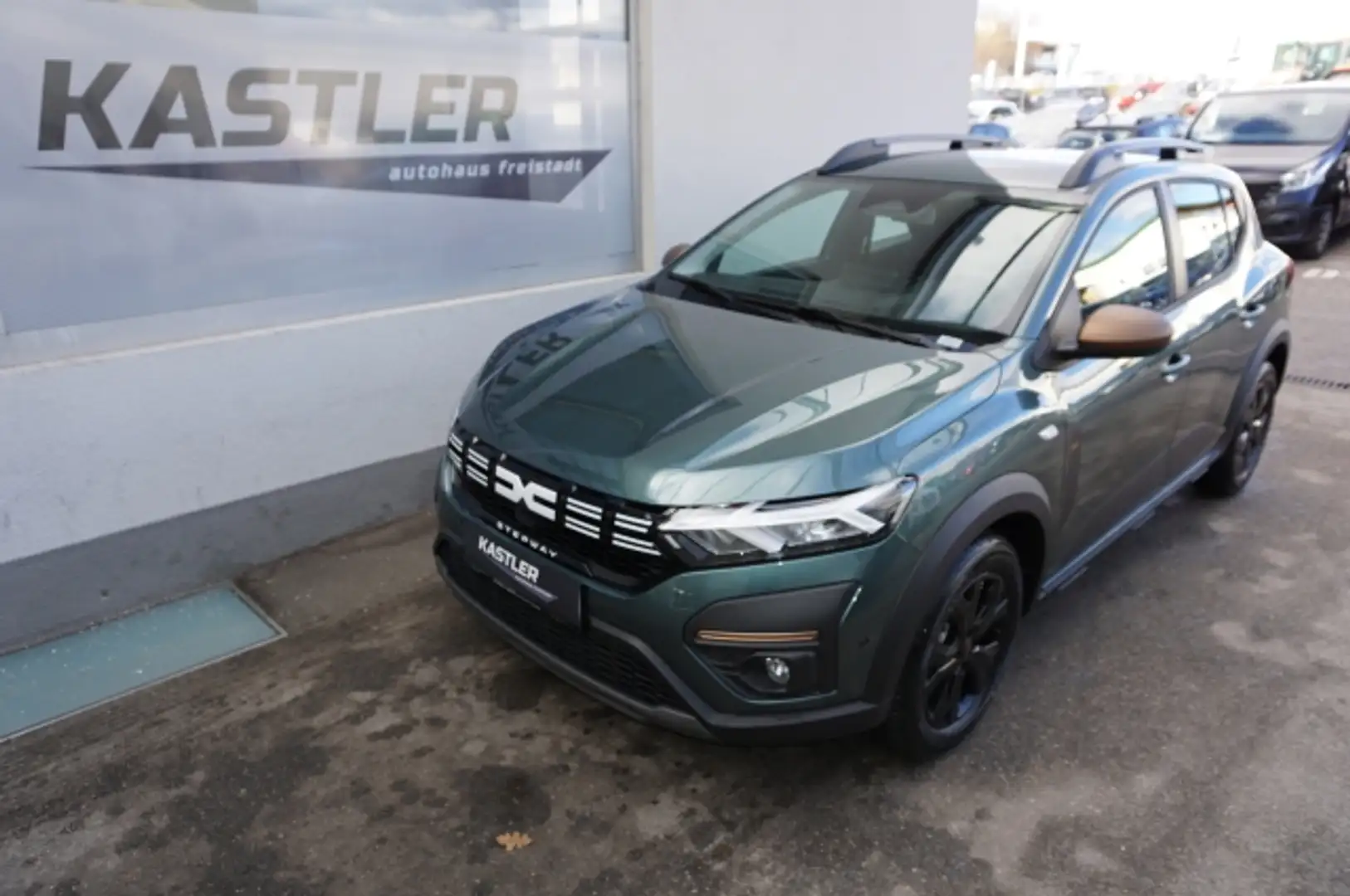 Dacia Sandero SANDERO Stepway Extrem+ TCe 90 Grün - 1