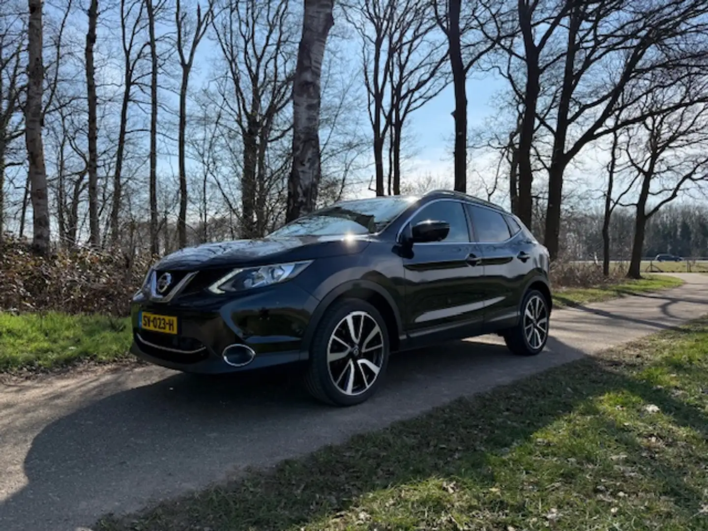 Nissan Qashqai 1.2 Tekna Automaat - Trekhaak - Meeneemprijs Noir - 1