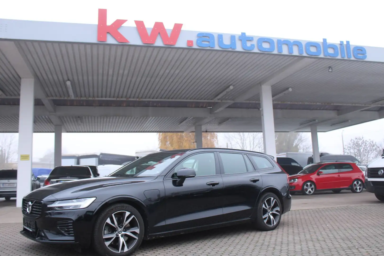 Volvo V60 Kombi R Design Recharge Plug-In Hybrid AWD Schwarz - 1