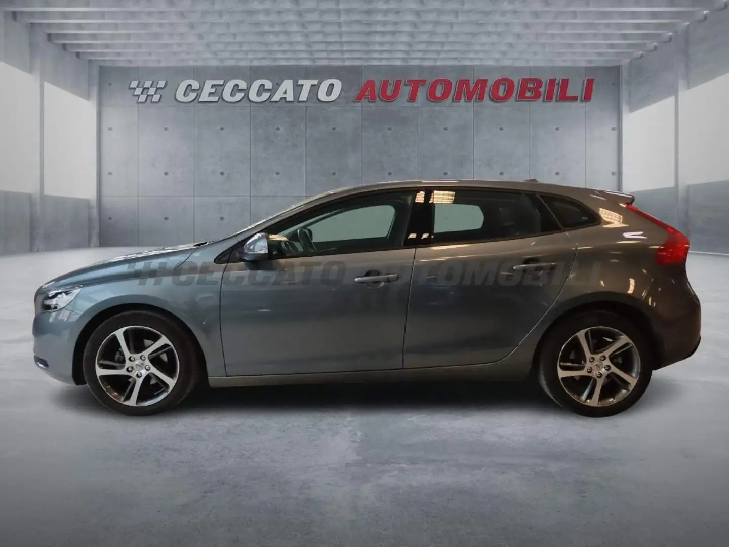Volvo V40 V40 2.0 d2 Momentum my17 Grigio - 2