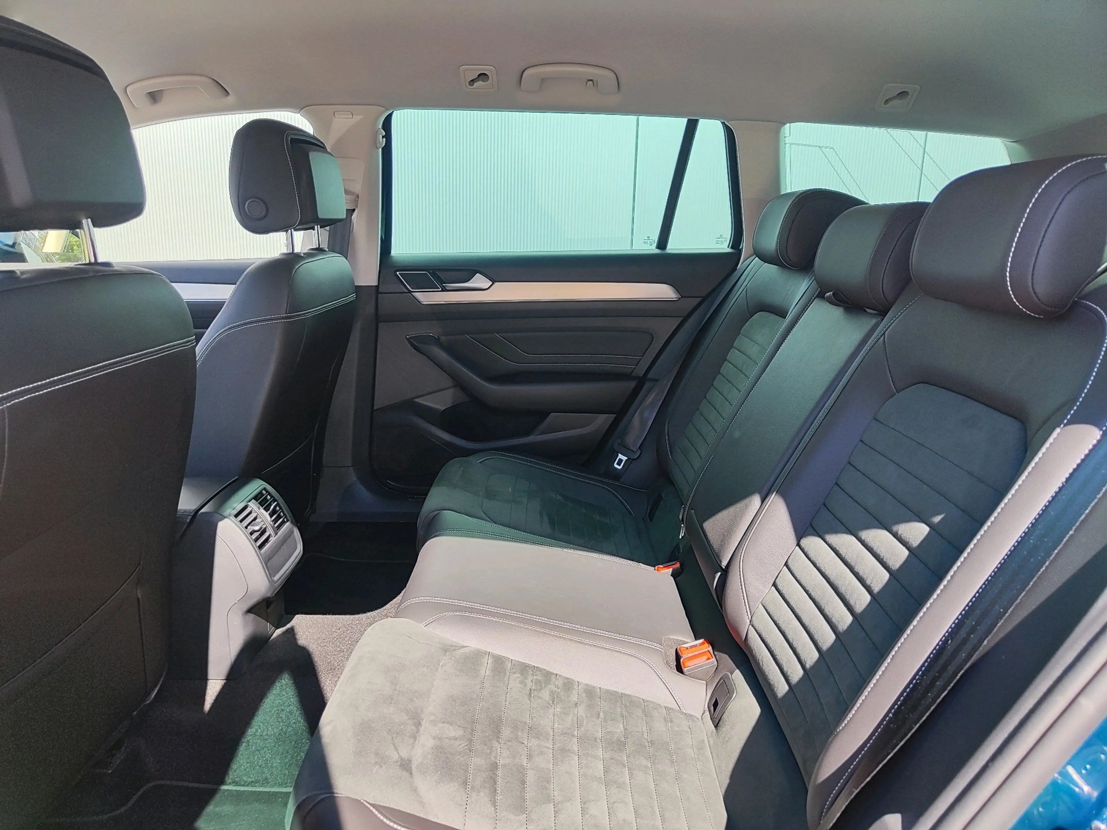 Volkswagen Passat Variant 2.0 TSI Elegance *AHK*ErgoActive*MATRIX* — photo 13
