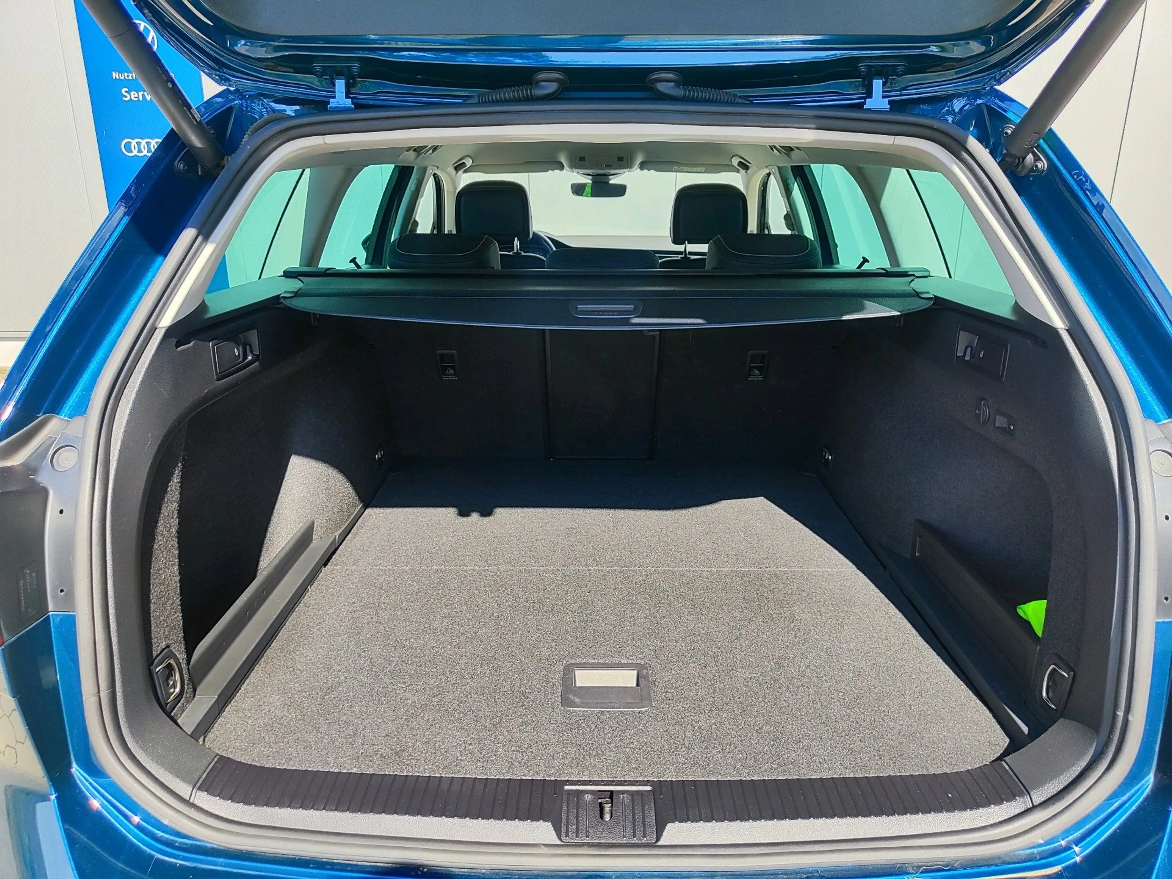 Volkswagen Passat Variant 2.0 TSI Elegance *AHK*ErgoActive*MATRIX* — photo 9