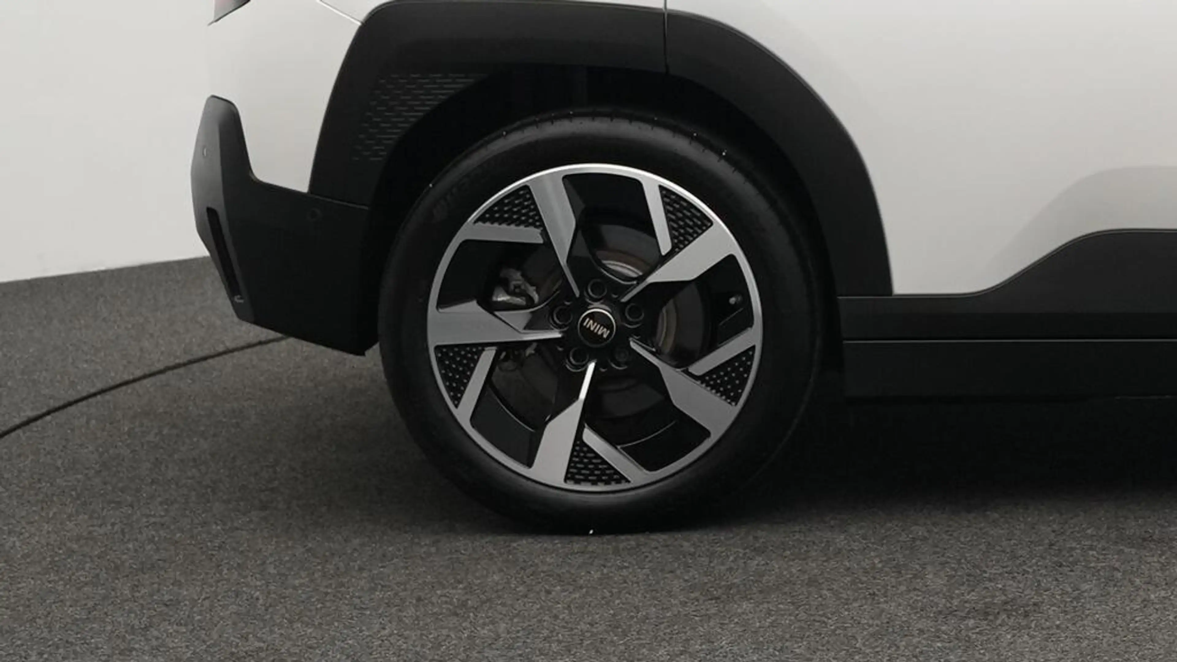 MINI Aceman Classic Trim — photo 11