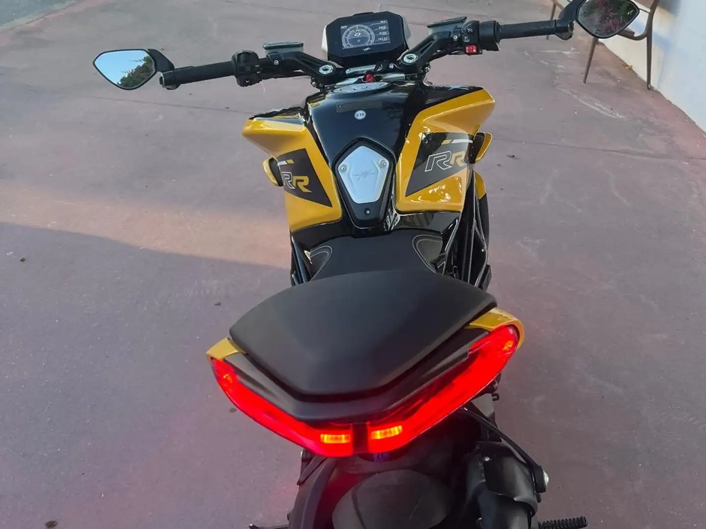 MV Agusta Dragster 800 RR SCS Amarillo - 2