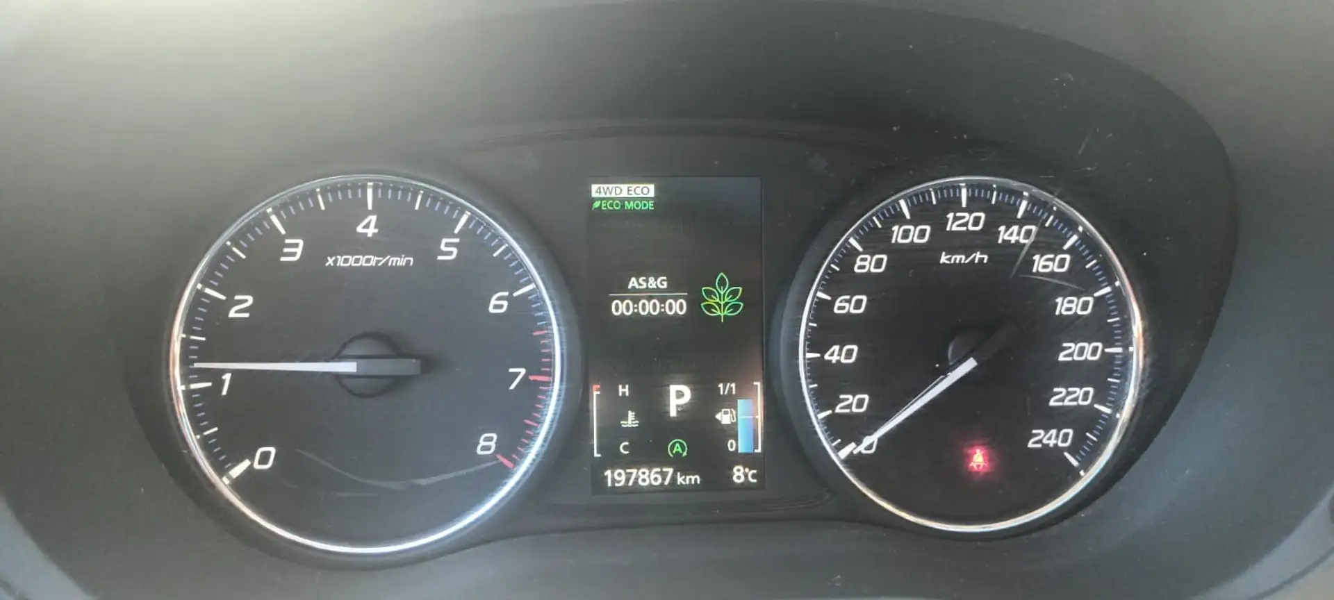 Mitsubishi Outlander 2.0 4WD Invite Schwarz - 2