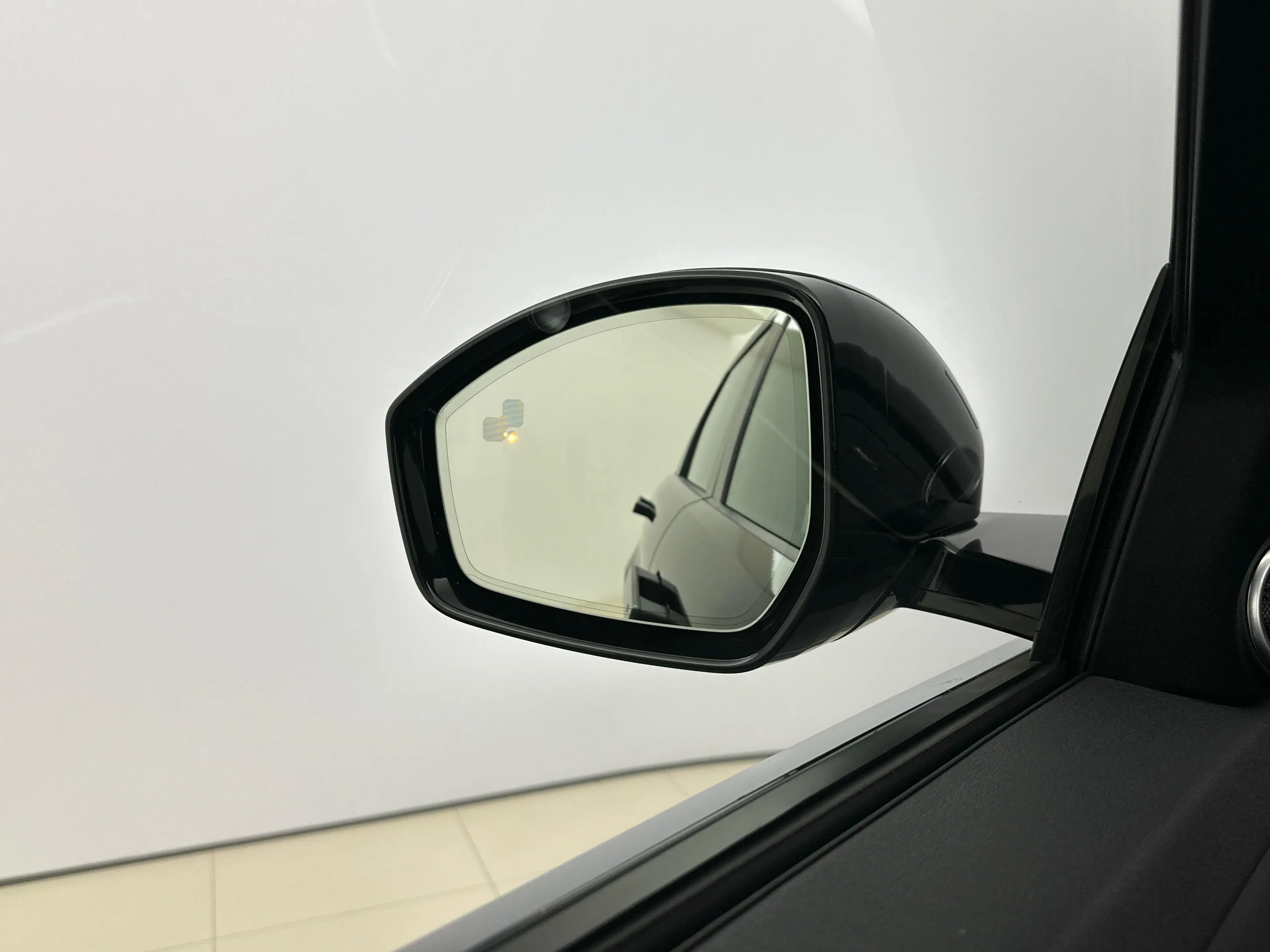 Land Rover Range Rover Evoque P270e Dynamic SE — photo 14
