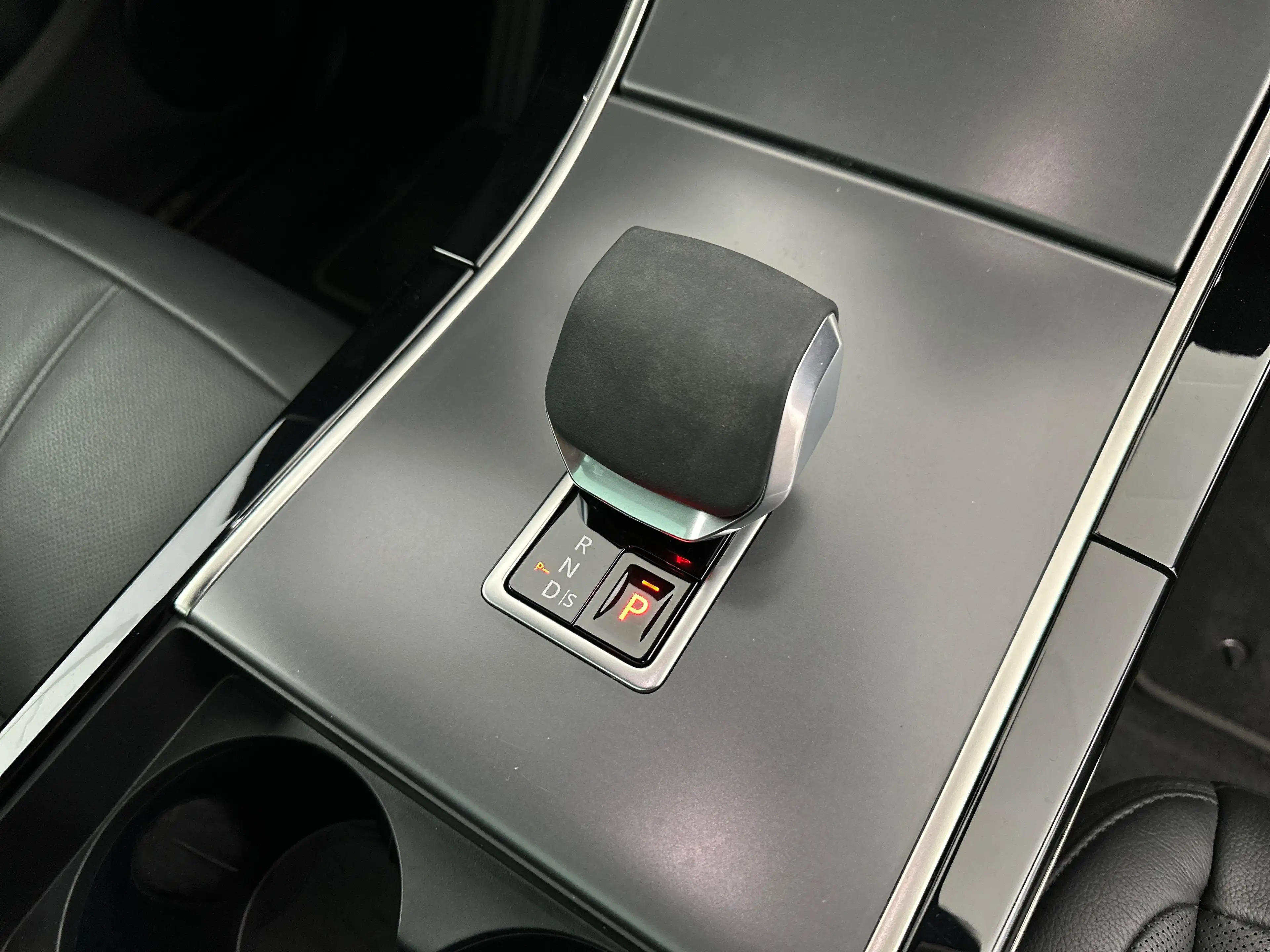 Land Rover Range Rover Evoque P270e Dynamic SE — photo 12