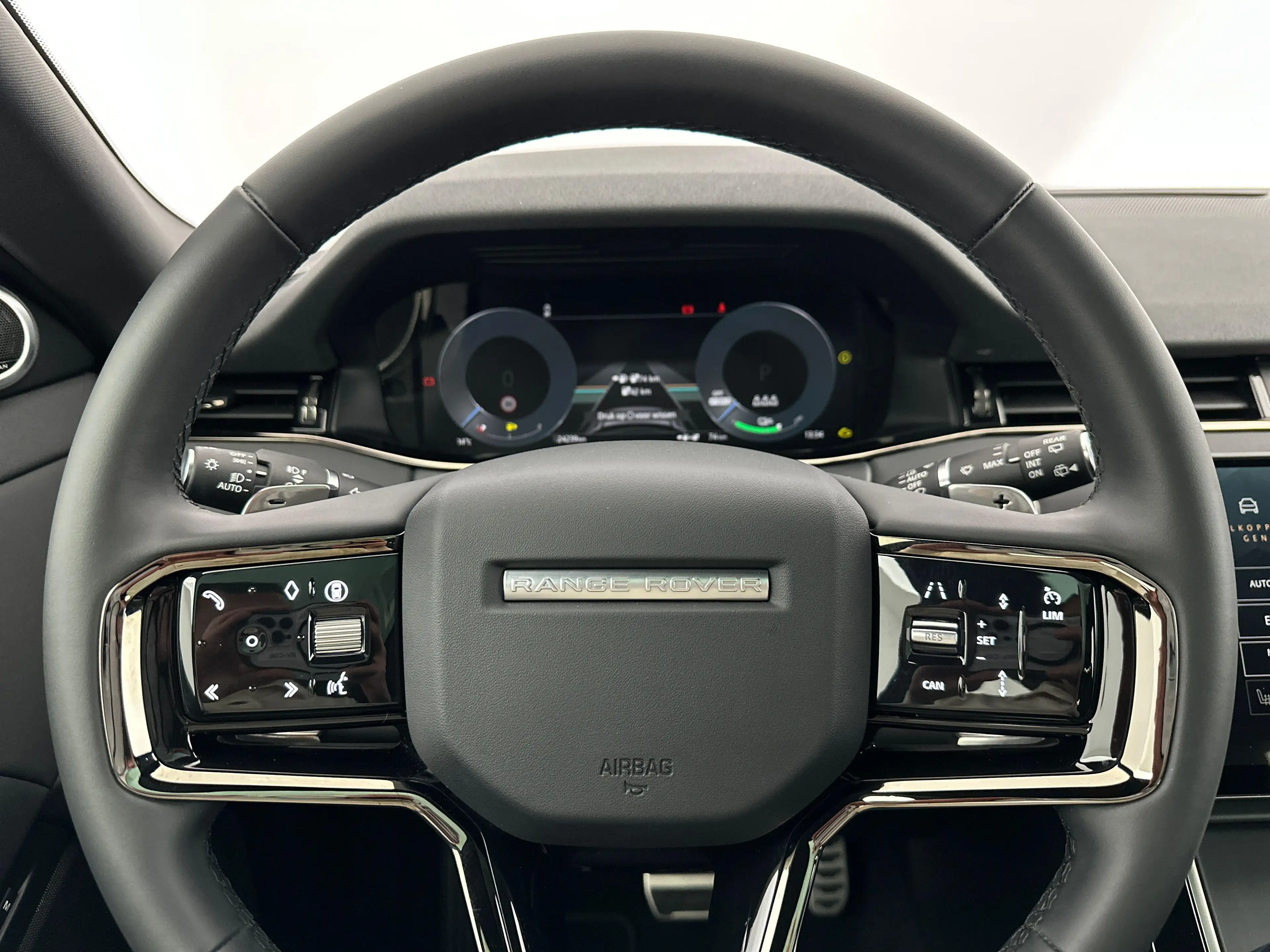 Land Rover Range Rover Evoque P270e Dynamic SE — photo 10