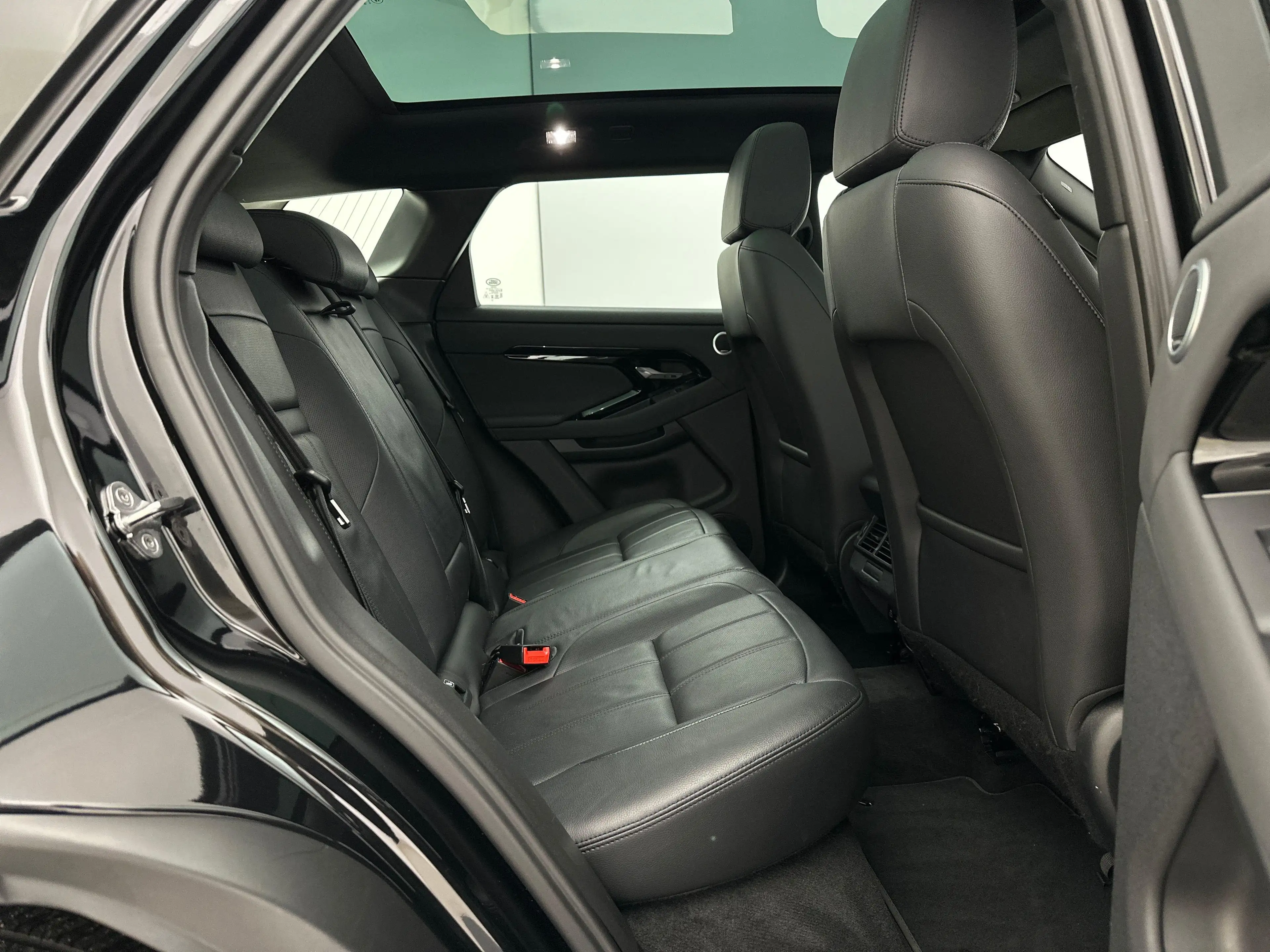 Land Rover Range Rover Evoque P270e Dynamic SE — photo 5