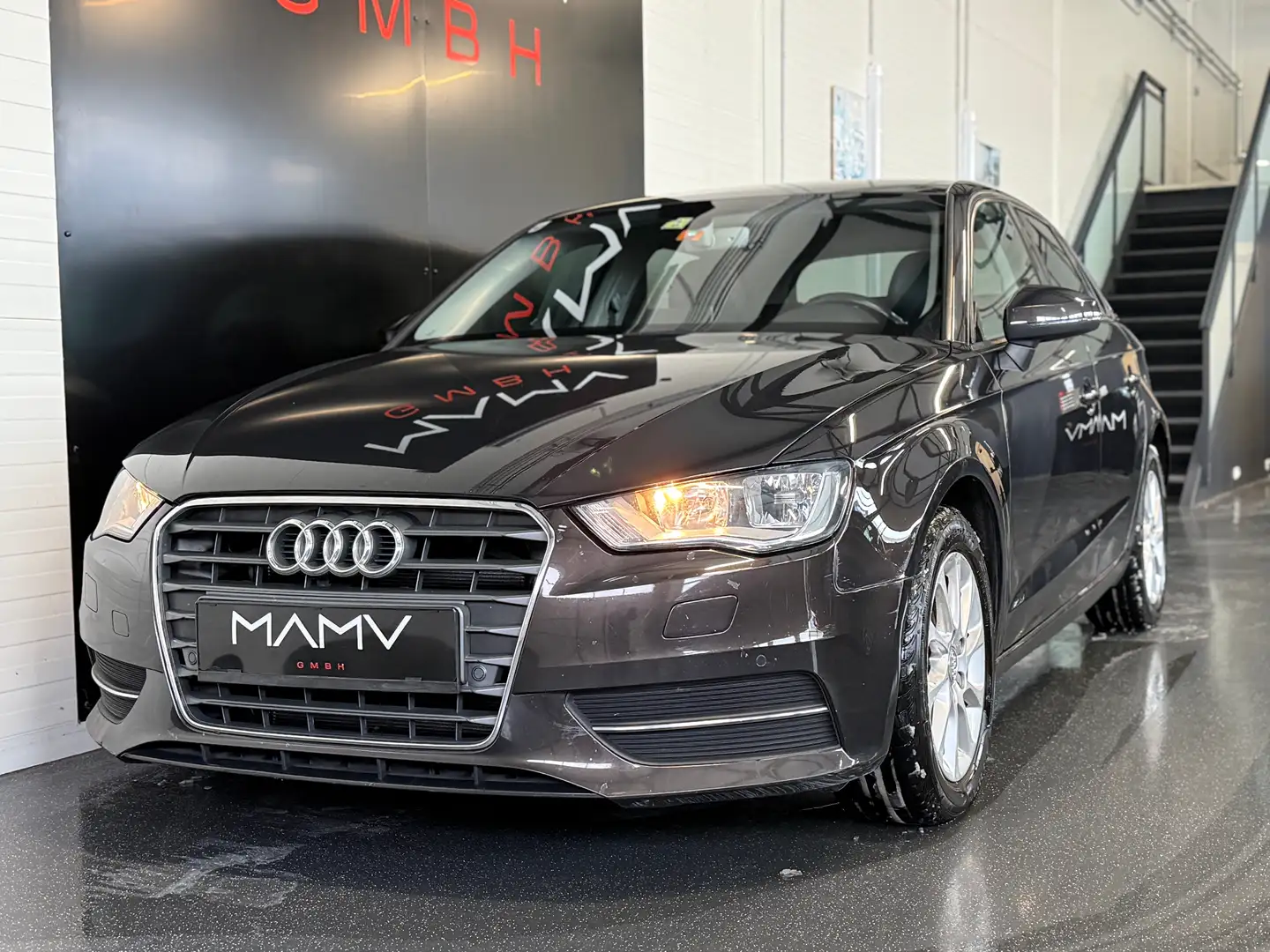Audi A3 attraction 1,6TDI NAVI LEDER Tausch Finanzierung Braun - 1