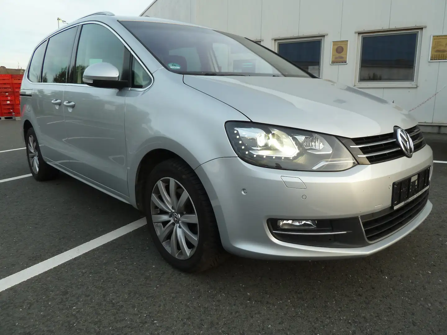 Volkswagen Sharan 2.0 TDI DSG Panorama Navi Leder 7 Sitze + Silber - 2