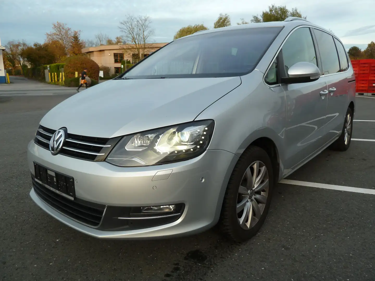 Volkswagen Sharan 2.0 TDI DSG Panorama Navi Leder 7 Sitze + Silber - 1