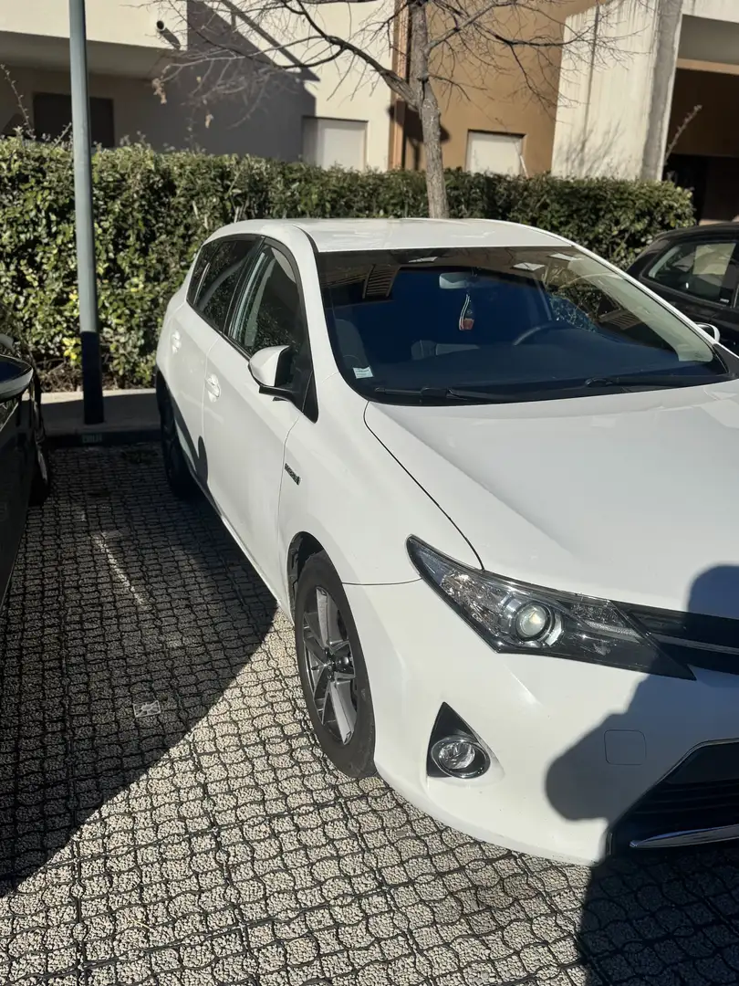 Toyota Auris Hybride 136h Dynamic - 2