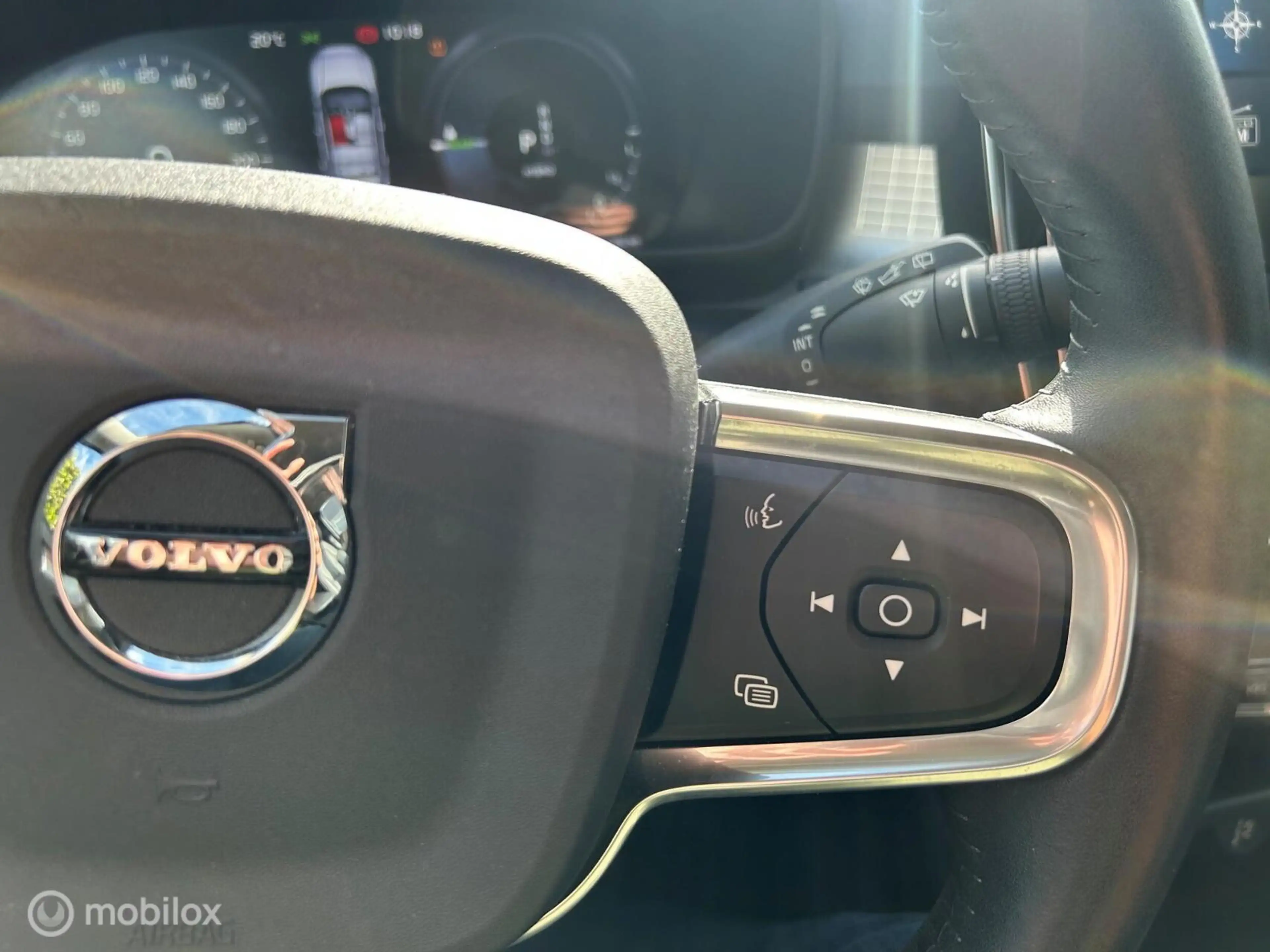 Volvo XC40 1.5 T4 Recharge Inscription Expression Leer Trekha — photo 9