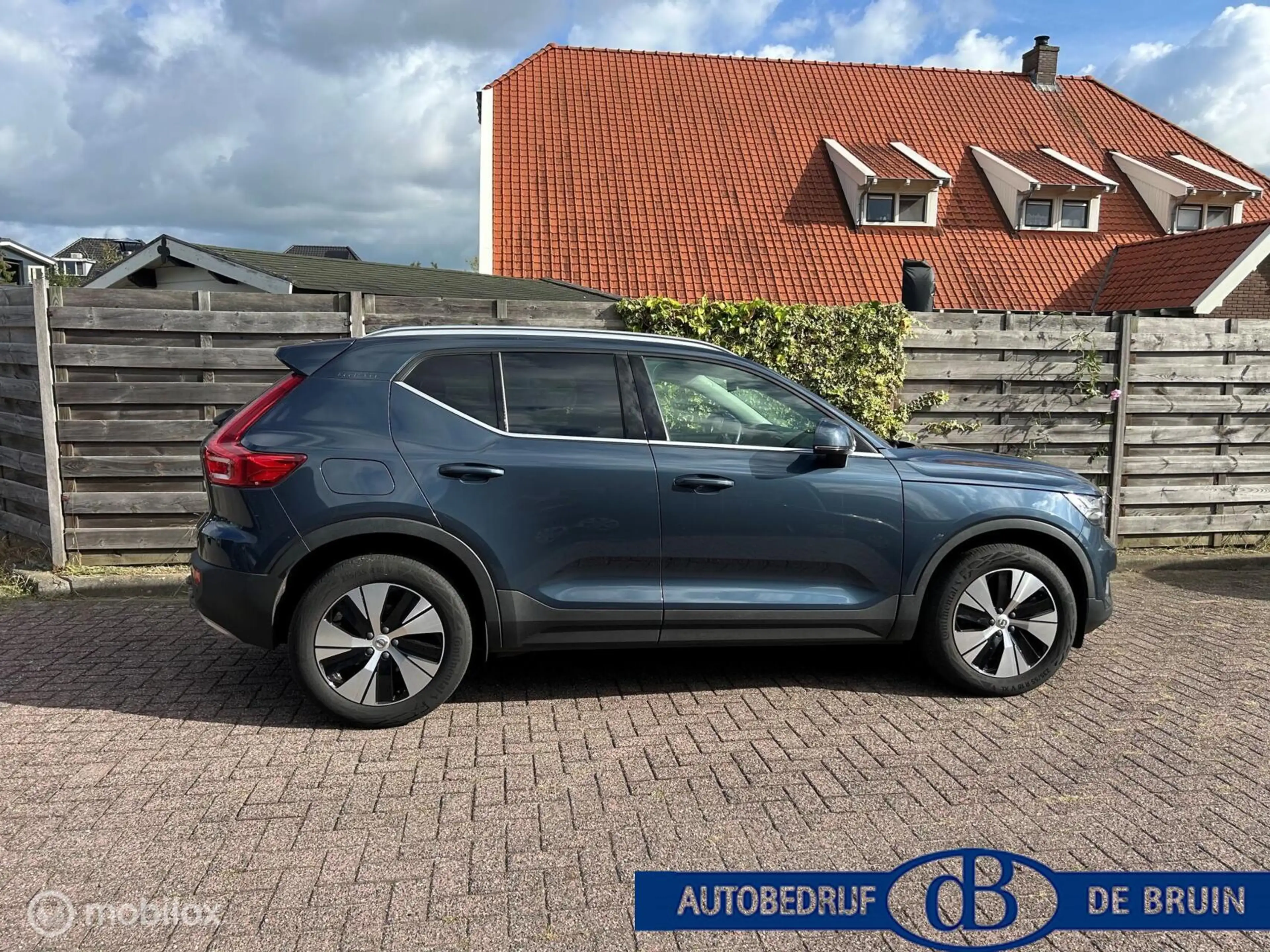 Volvo XC40 1.5 T4 Recharge Inscription Expression Leer Trekha — photo 3