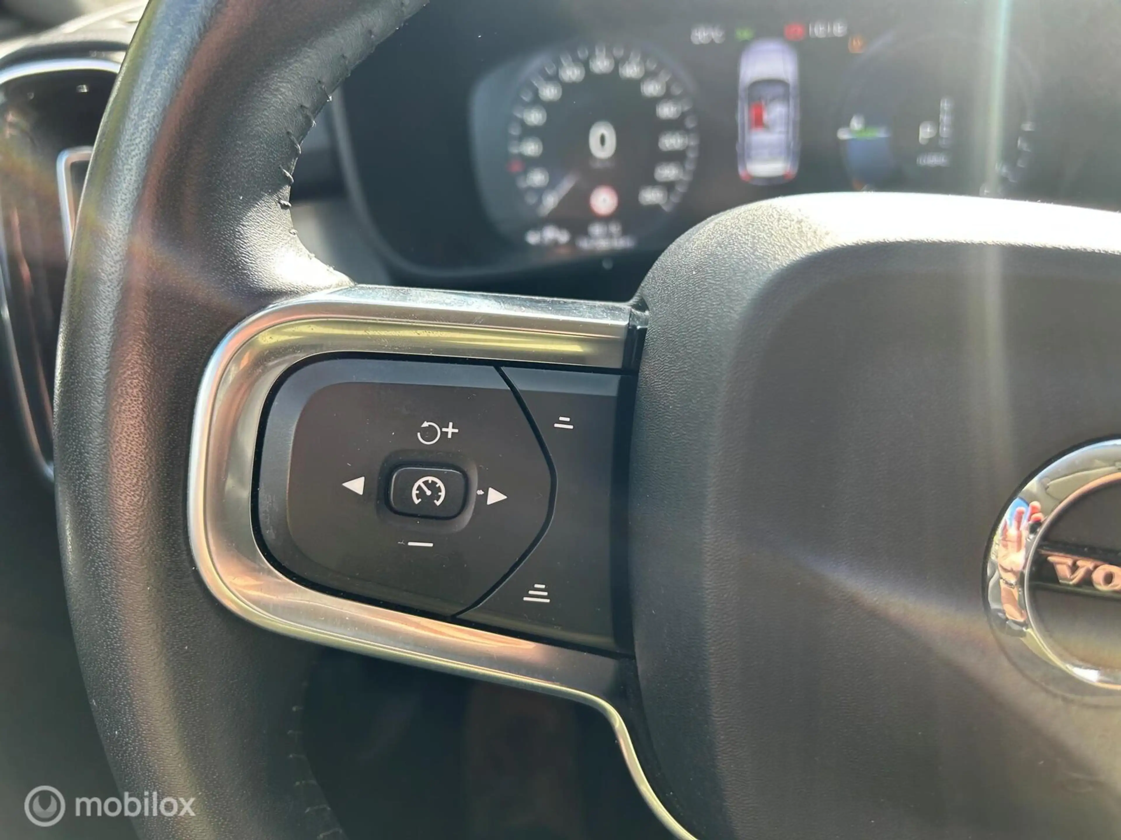 Volvo XC40 1.5 T4 Recharge Inscription Expression Leer Trekha — photo 10