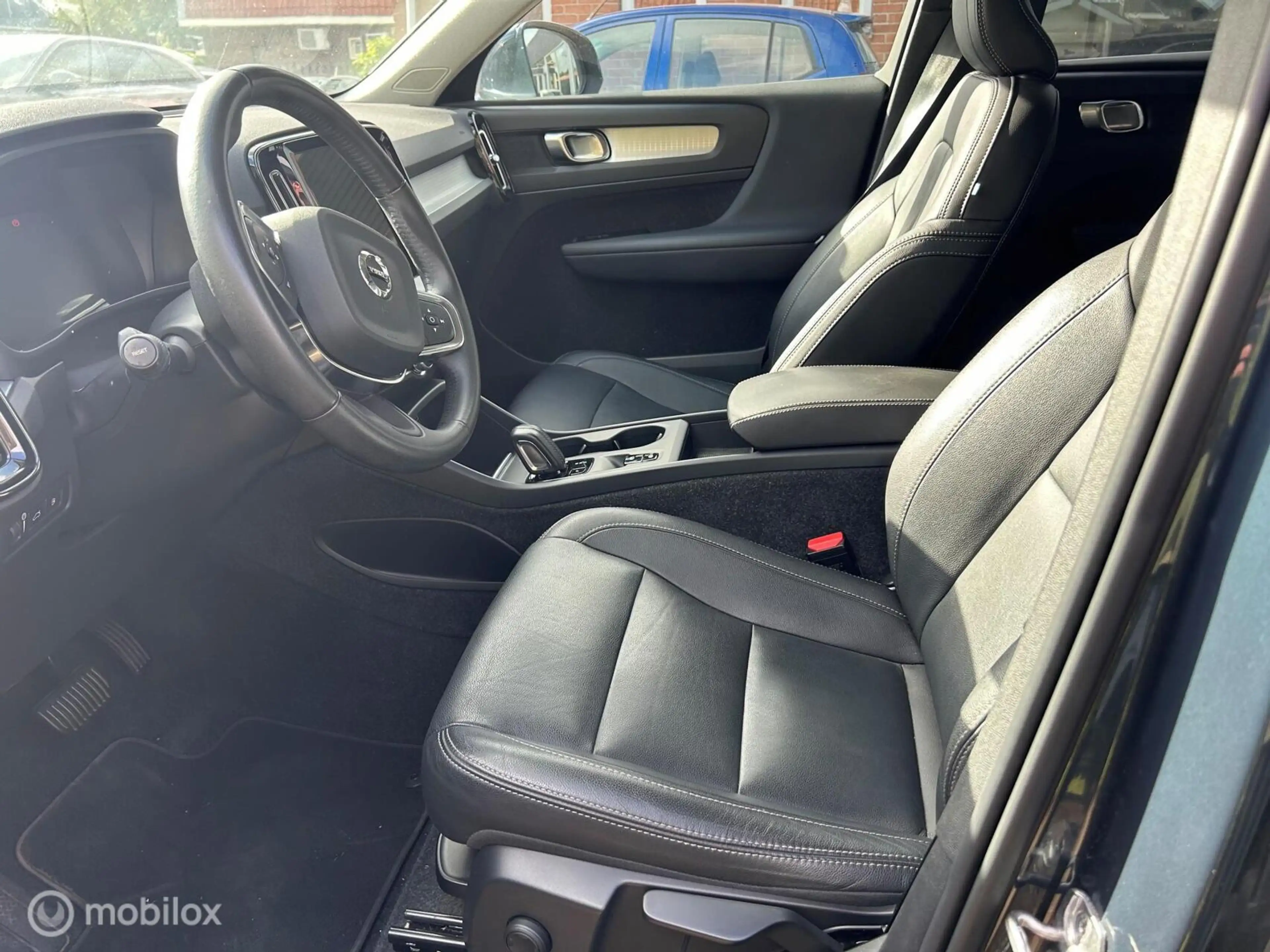 Volvo XC40 1.5 T4 Recharge Inscription Expression Leer Trekha — photo 13