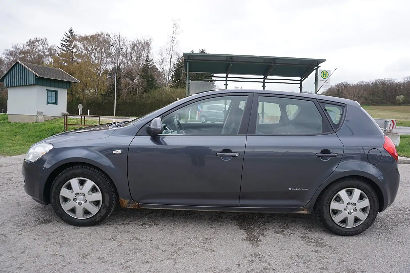 Kia Ceed / cee'd cee'd 1,4 CVVT Motion Schwarz - 2